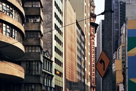 A persistência da memória: ruínas contemporâneas