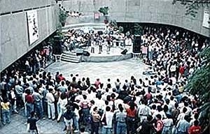 Apresentação musical na Estação São Bento