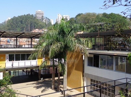 Escola Projeto Viver, vista do pátio, São Paulo, Fernando Forte, Lourenço Gimenes e Rodrigo