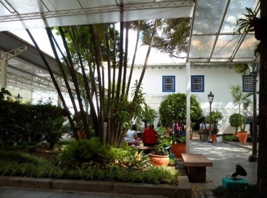 Segunda pausa: visão parcial da Praça Ilhas Canárias, jan. 2012