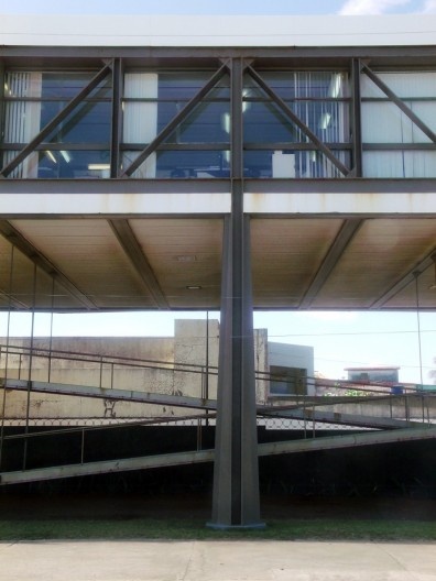 Tribunal de Contas da União de Alagoas, detalhe do pilar metálico, Maceió