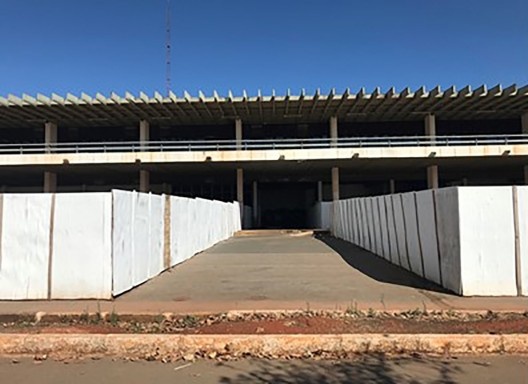 Acesso à rampa de pedestres no Setor Cultural, rampa sob a via e acesso no Setor de Diversões