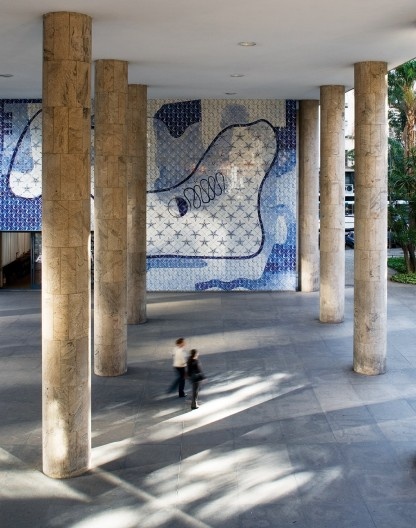 Ministério da Educação e Saúde Pública, foto com corte do livro