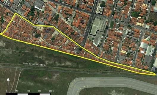 planta com a delimitação da comunidade Lauro Vieira e a marcação das 203 casas atingidas pela proposta inicial do VLT