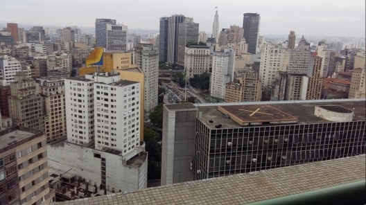 Edifício Viadutos, arquiteto João Artacho Jurado, 1956. Vista da região a partir do 26º pavimento do edifício (terraço)