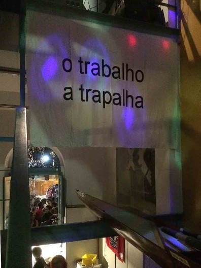 Casa de Estudos Urbanos, obra de arte “O trabalho a trapalha”, de Pedro Felipe Maia