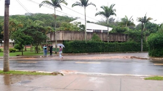 Ponto de ônibus próximo a Escola Effie Rolfs UFV – Viçosa MG