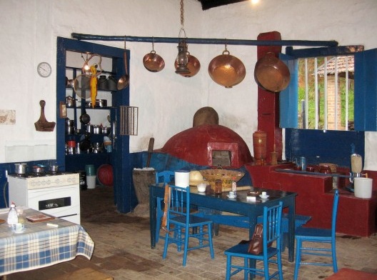 Cozinha no interior da sede da Fazenda Esperança, Paraibuna SP