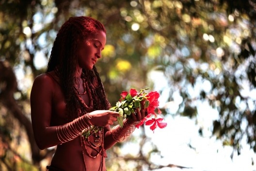 Fotograma do filme Besouro, direção de João Daniel Tikhomiroff