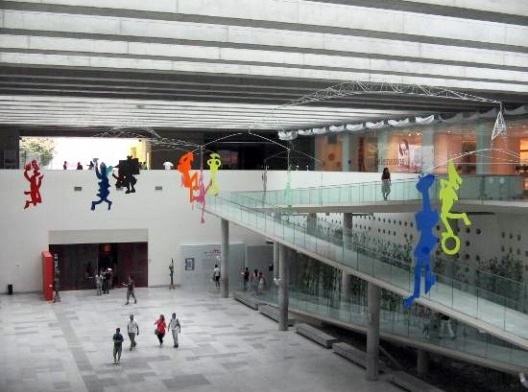 Interior do subsolo do Centro Cultural La Moneda, Santiago, Chile