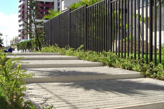Edifício Villa da Praia, detalhe, rua de acesso.