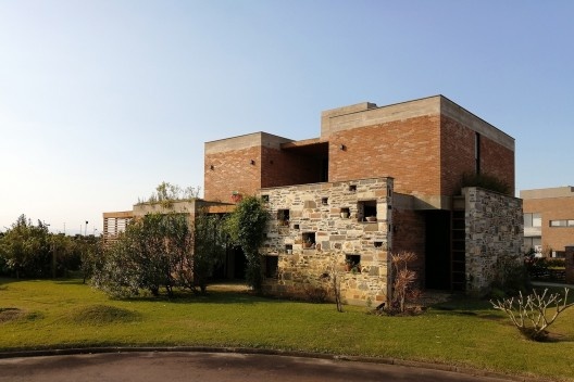 Casa Los Muros, Xangri-lá RS Brasil, 2015. Arquitetos Cristiano Kunze e Nathalia Cantergiani / Cantergiani + Kunze Arquitetos