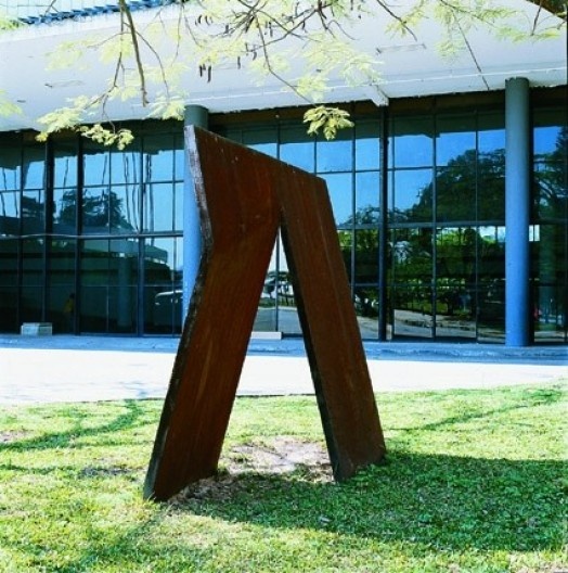Amilcar de Castro, Sem título, 1970, Museu de Arte Moderna, Parque do Ibirapuera, São Paulo