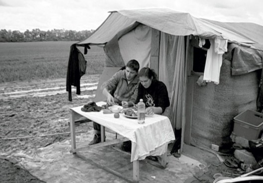 Cenas da vida cotidiana na favela de Massy, periferia de Paris