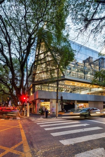 Ginásio colégio São Luis, esquina das ruas Haddock Lobo e Luis Murat. Urdi arquitetura.