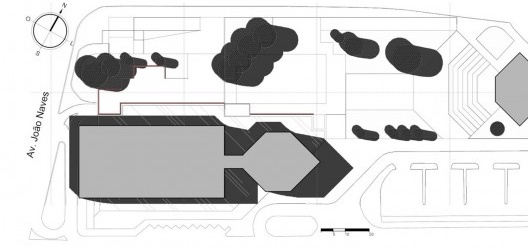 Centro Administrativo de Uberlândia, projeção sobras praça cívica ao longo do dia 22 de dezembro de 2019, Uberlândia MG Brasil, 1993. Milton Leite Arquitetos