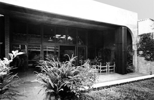 Residência Edenor Buchholz, vista da fachada sul, Porto Alegre, 1980