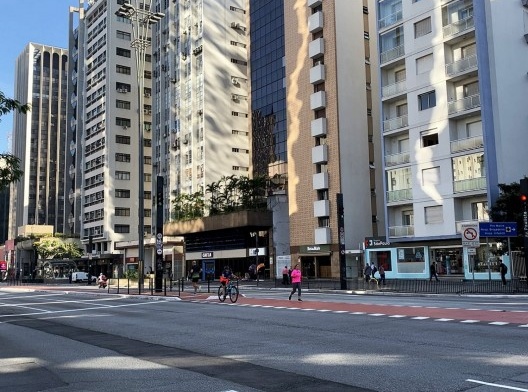 Edifícios com fachadas ativas na avenida Paulista