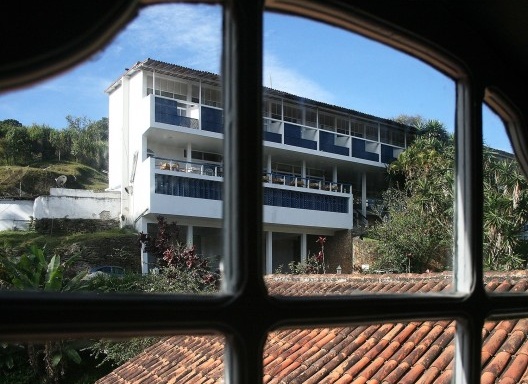 Niemeyer e o modelo do semi-duplex