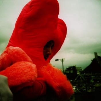 Uma das personagens que participam dos encontros semanais de Harajukuo, câmera Lomo LCA