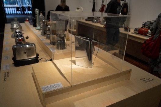 Museu da Casa Brasileira, exposição “Design aerodinâmico – Metáfora do futuro”. Curadoria Adélia Borges e Patrícia Fonseca. São Paulo, 21 de abril a 03 de junho de 2018