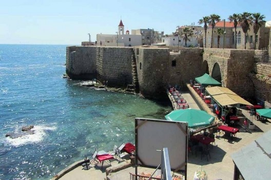 Akko, caminho sobre as muralhas