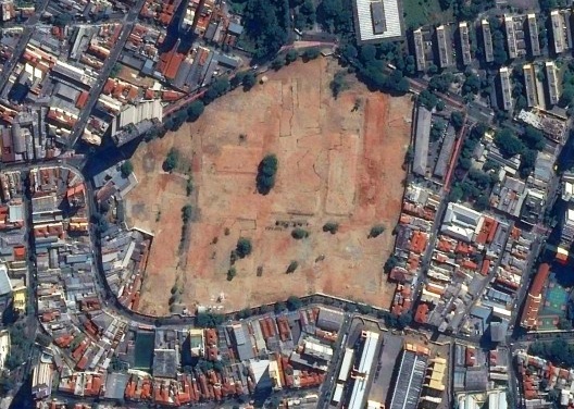 Vista aérea mostrando a gleba da GTIS Patéo do Cambuci totalmente vazia