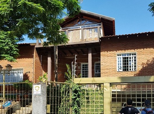 Residência colonial em tijolos, rua Itamarati, Paranavaí
