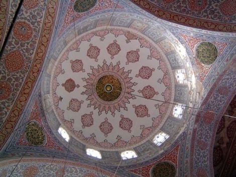 Uma das abóbadas azulejadas da Mesquita Azul