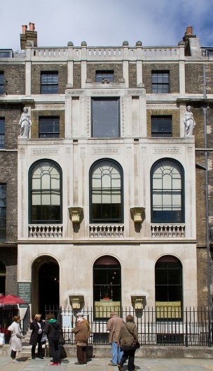 Museu Sir John Soane, localizado em Holborn, Londres, é a antiga casa do arquiteto