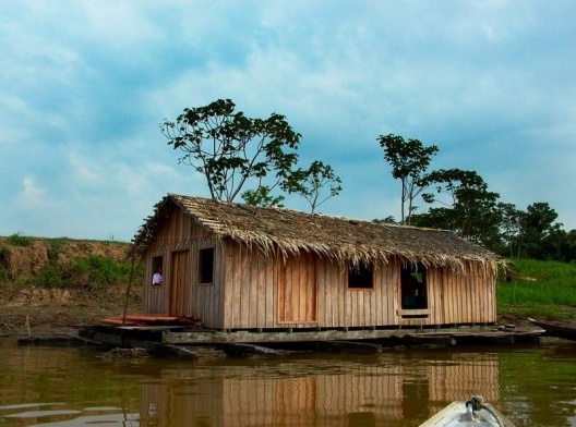 Habitação ribeirinha, 2003