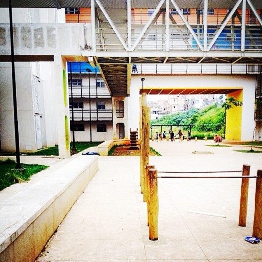 Conjunto Heliópolis Gleba G, pátio do conjunto, São Paulo, 2011, arquitetos Artur Katchborian e Mario Biselli