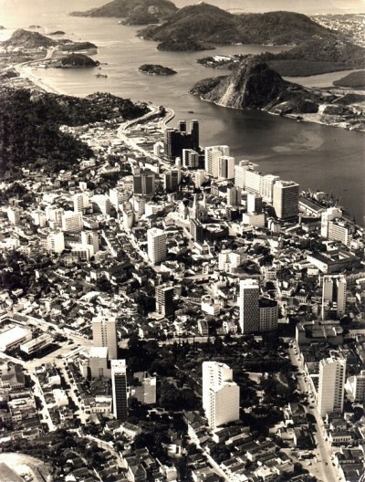 Centro da cidade de Vitória verticalizado na década de 1970