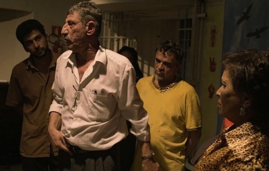 Cena do filme Era o Hotel Cambridge, de Eliane Caffé