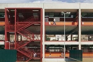 CEU Rosas da China, São Paulo. Arquitetos Alexandre Delijaicov, André Takiya e Wanderley Ariza