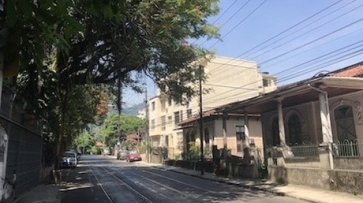 Implantação e tipos arquitetônicos nos lotes à jusante