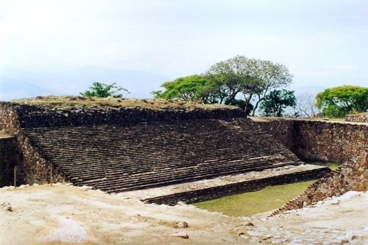 Monte Albán, ca.2003. Campo de jogo de bola
