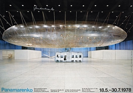 Exposição de Panamarenko (pseudônimo do escultor belga Henri Van Herwegen, 1940-2019), na Neue Nationalgalerie
