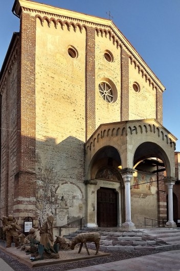 Chiesa di San Francesco e claustro, Bassano del Grappa, Itália