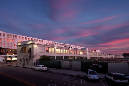 Santa Fé Freight Depo, projetado por Harrison Albright em 1907, adaptado para sediar a SCI-Arc por Gary Page em 2000