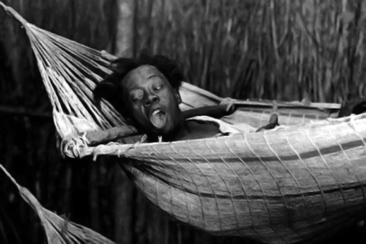 Grande Otelo no papel do protagonista principal de Macunaíma