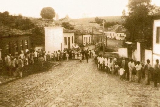 Itamarandiba: Pedra miúda rolando...