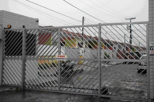 Condomínio residencial horizontal fechado de padrão popular no Bairro João Paulo II