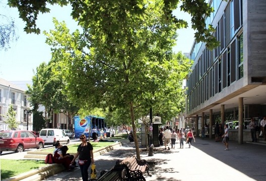 Faculdade de Arquitetura, Artes e Desenho, Avenida República 180, Santiago do Chile. Arquiteto Ricardo Abuauad