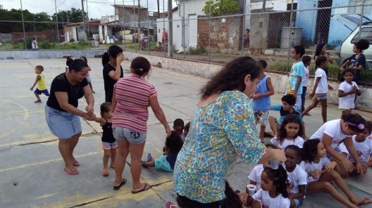 Realização de ações sociais com adultos e crianças