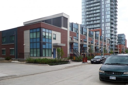 Apartamentos e casas de renda mista