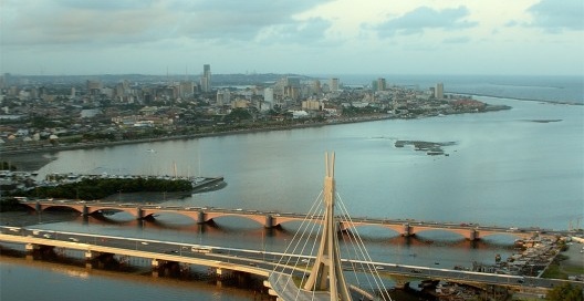Cena do filme Aquarius, de Kleber Mendonça Filho, onde as torres gêmeas no centro histórico do Recife são retiradas digitalmente