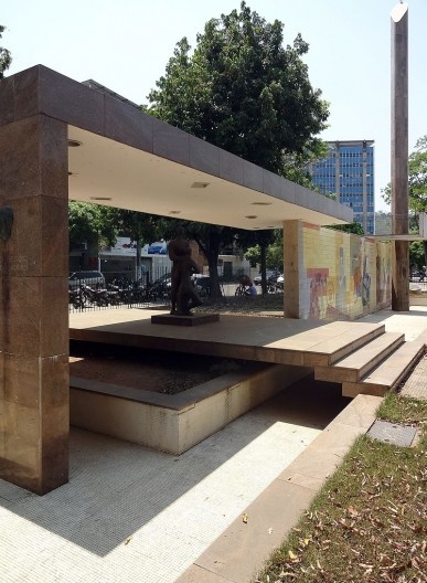 Praça José Inácio Peixoto, Cataguases. Arquiteto Francisco Bolonha, anos 1950