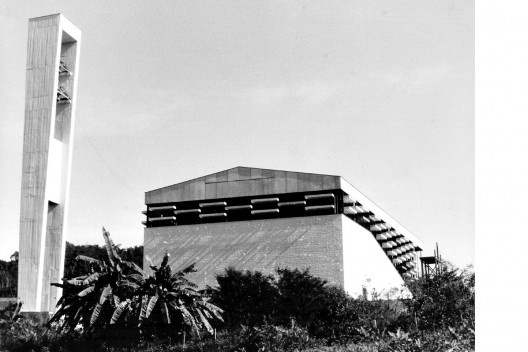 Igreja de Itoupava Seca, Blumenau, 1954. Arquiteto Hans Broos