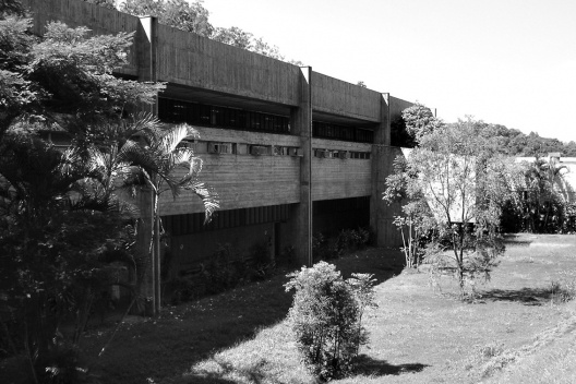 Unidade Matriz da Indústria Têxtil Hering, edifício da Malharia, Blumenau, 1968-1975. Arquiteto Hans Broos